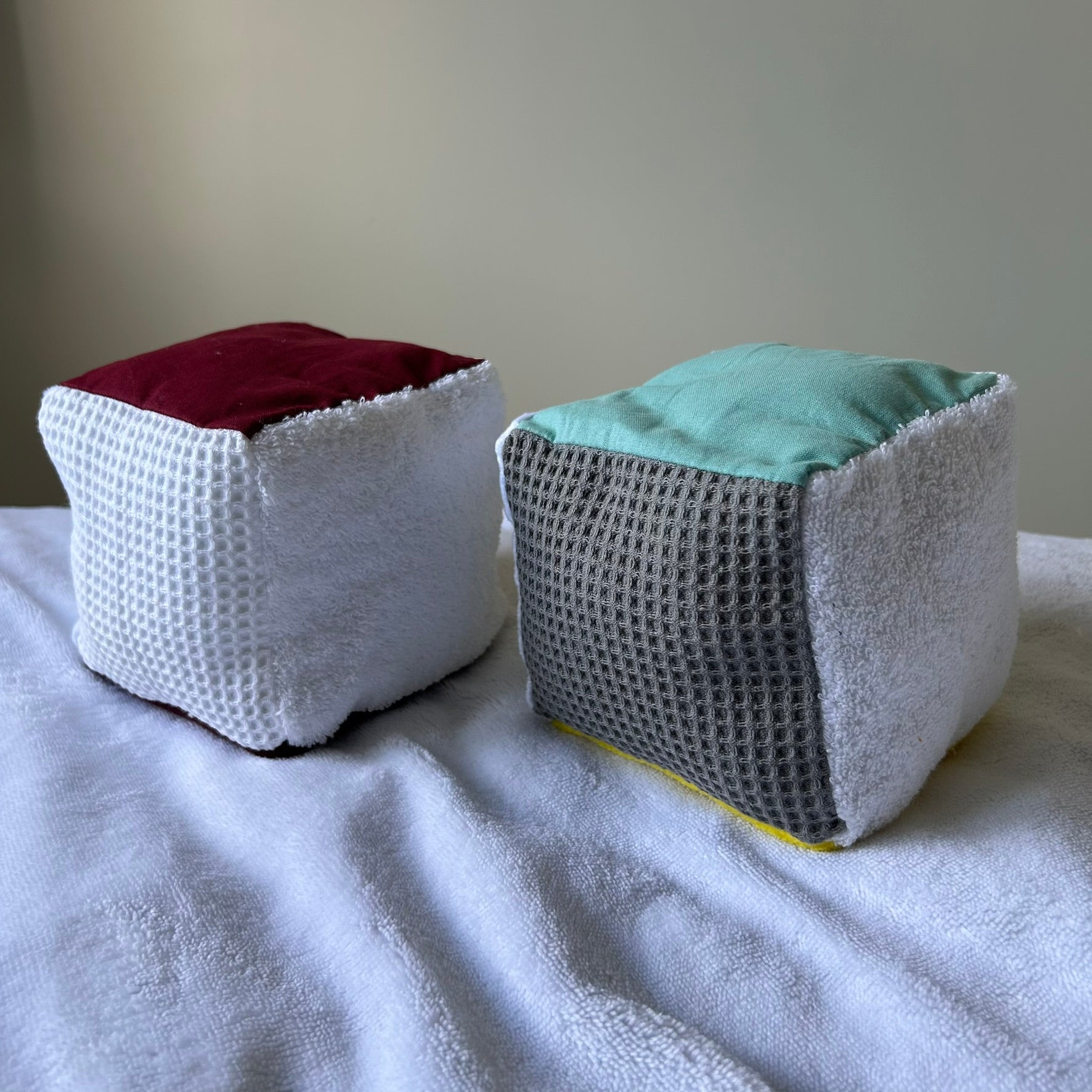 Cube de préhension sensoriel